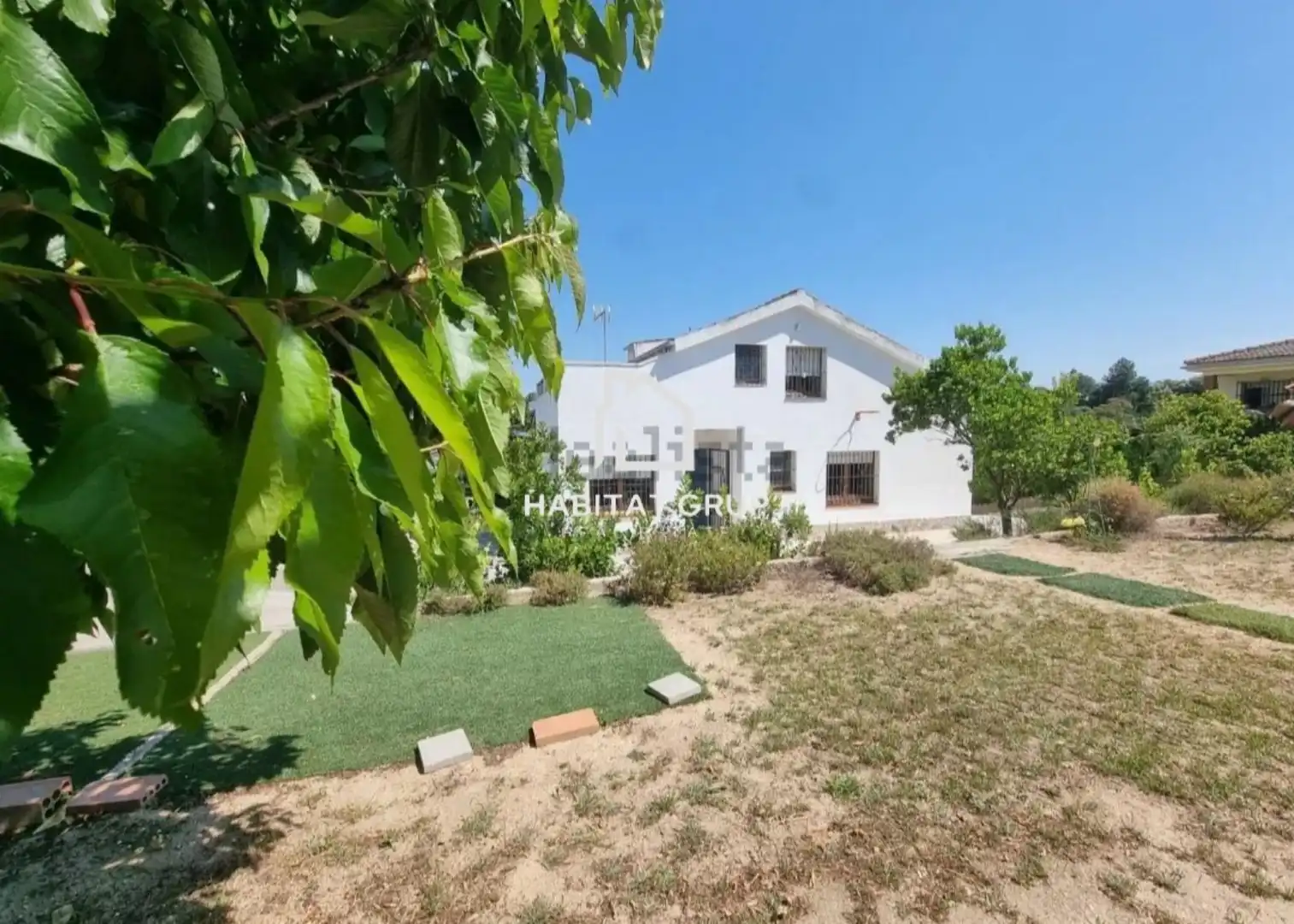 House with pool for sale in Montbarbat