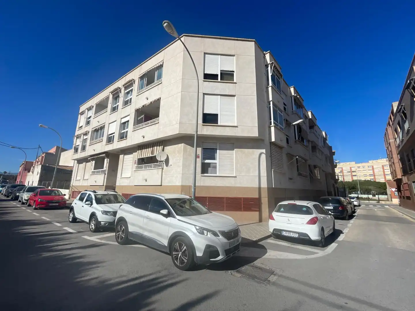 Vista exterior de Pis en venda en Alicante / Alacant amb Aire condicionat, Terrassa i Balcó