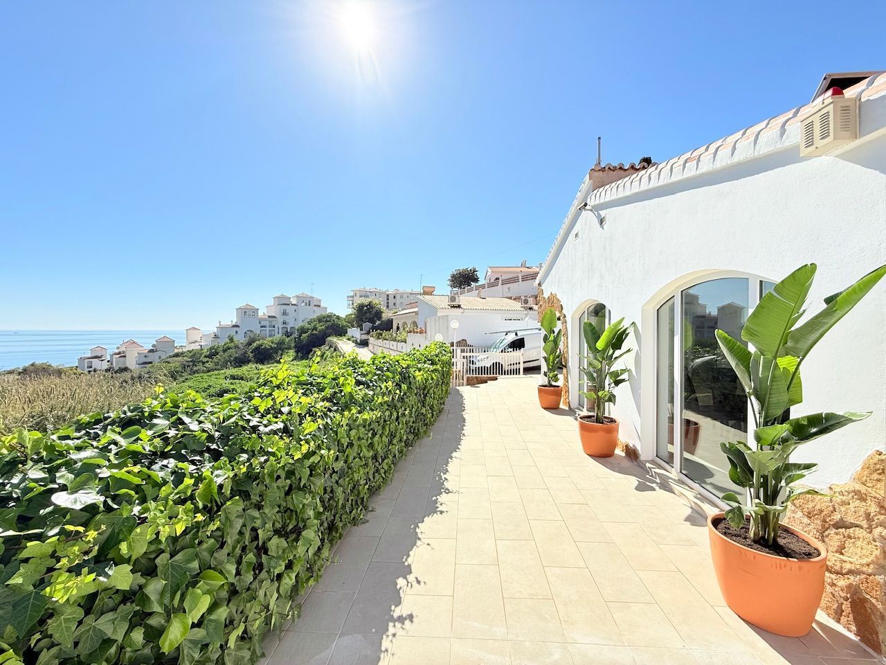 Vista exterior de Casa o xalet en venda en Torrox amb Aire condicionat, Calefacció i Jardí privat
