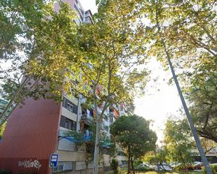 Vista exterior de Pis en venda en L'Hospitalet de Llobregat amb Balcó