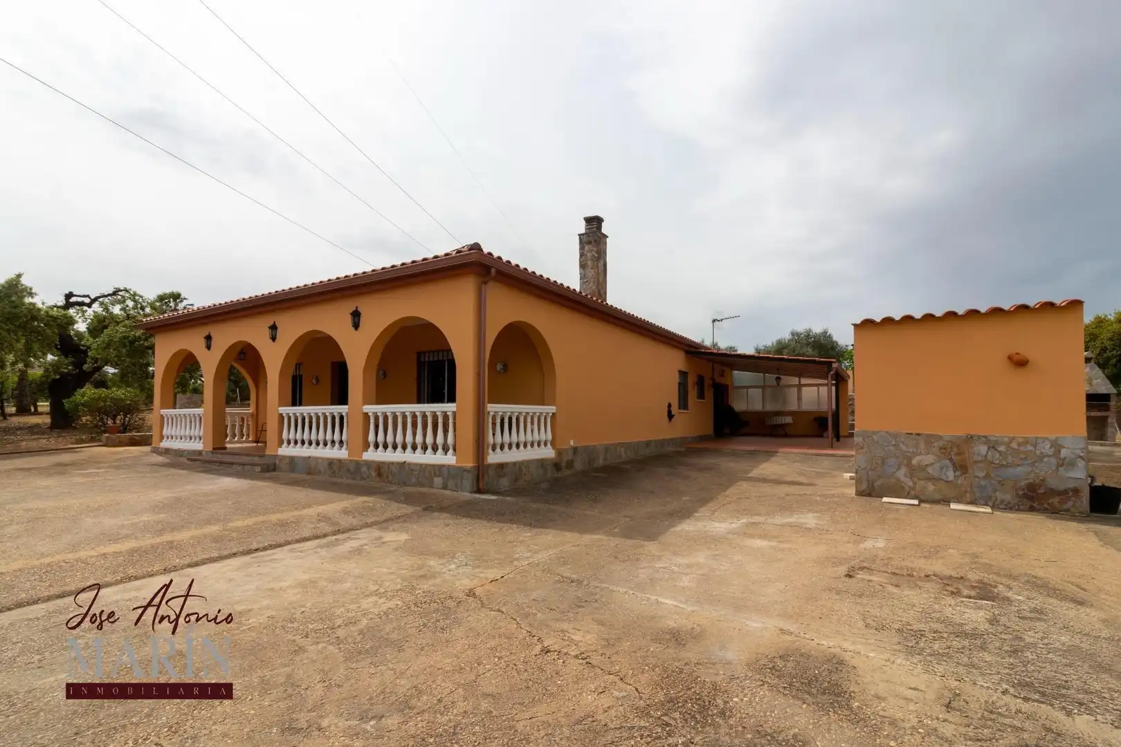 Vista exterior de Casa o chalet en venta en Badajoz con Aire acondicionado, Jardín privado y Piscina