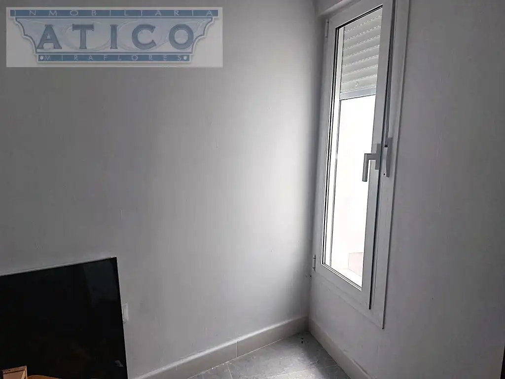 Habitación de Local en venta en Sevilla