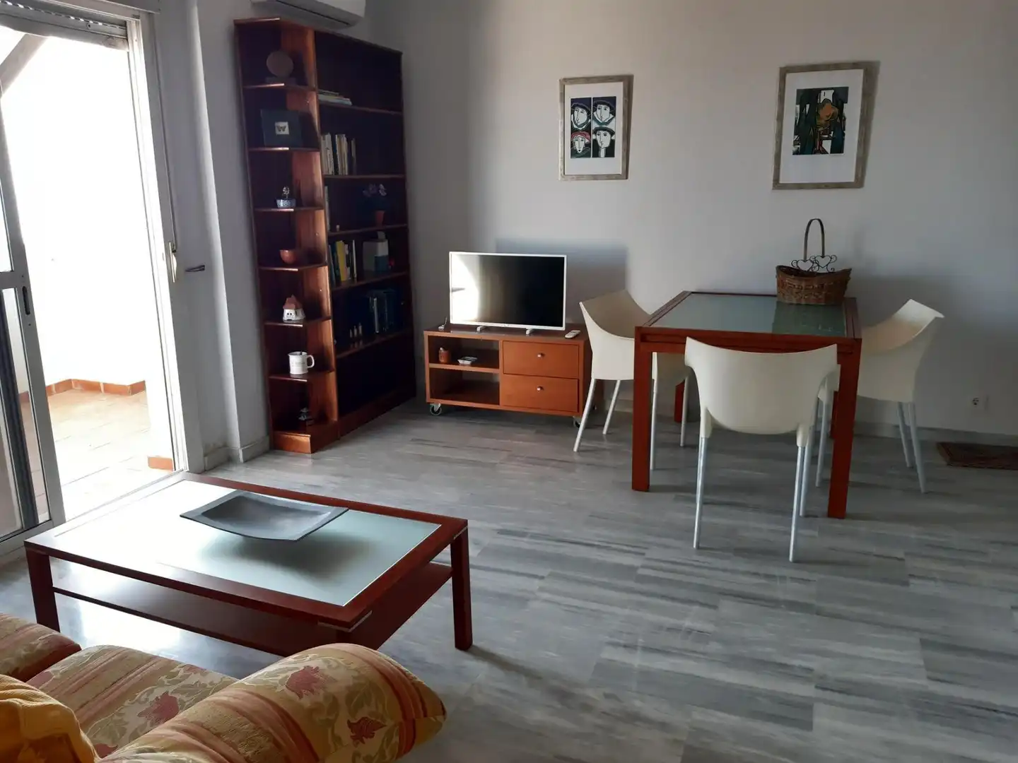 Sala de estar de Apartamento de alquiler en Torrox con Aire acondicionado, Calefacción y Terraza