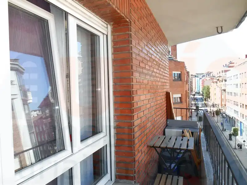 Terrasse von Wohnung zur Miete in Oviedo  mit Heizung, Terrasse und Möbliert