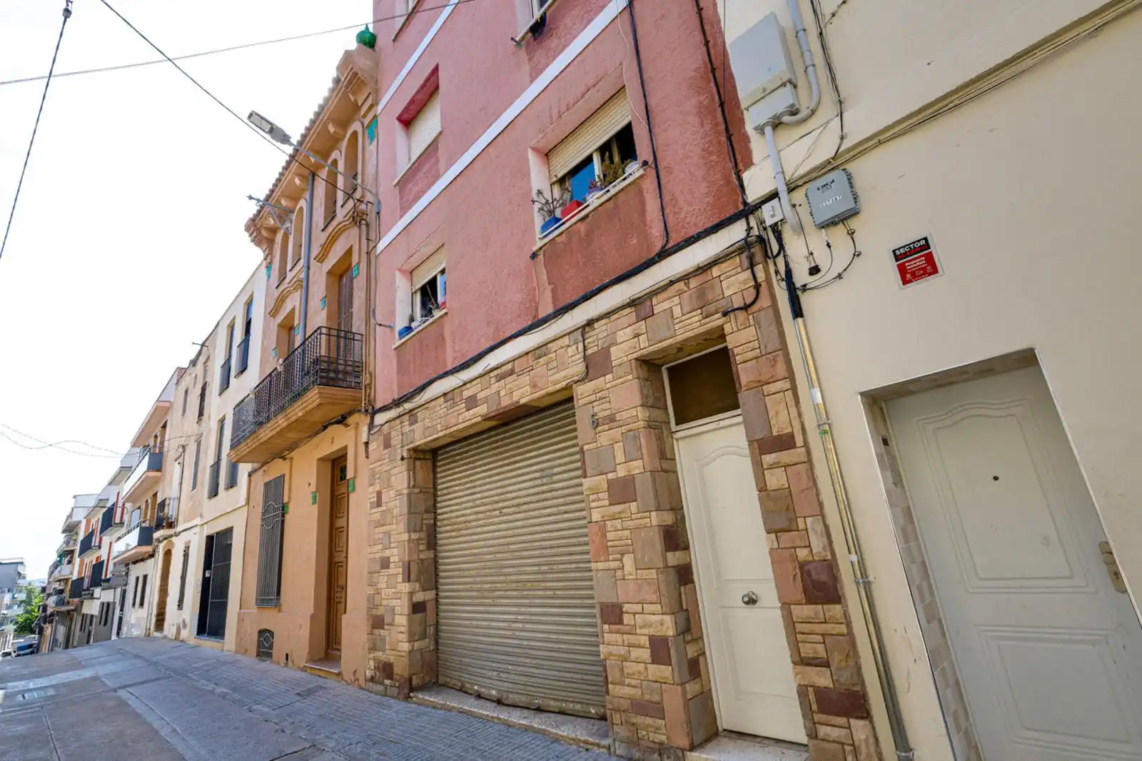 Vista exterior de Edificio en venta en Santa Coloma de Gramenet
