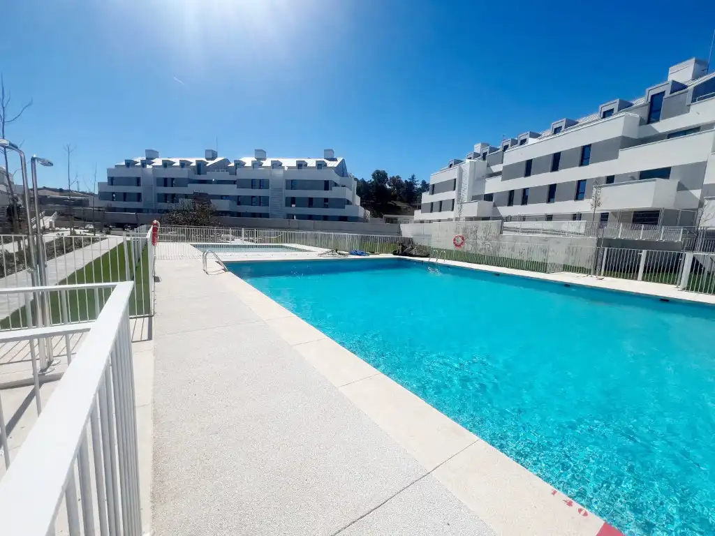 Schwimmbecken von Wohnung zur Miete in Cobeña mit Klimaanlage, Heizung und Terrasse