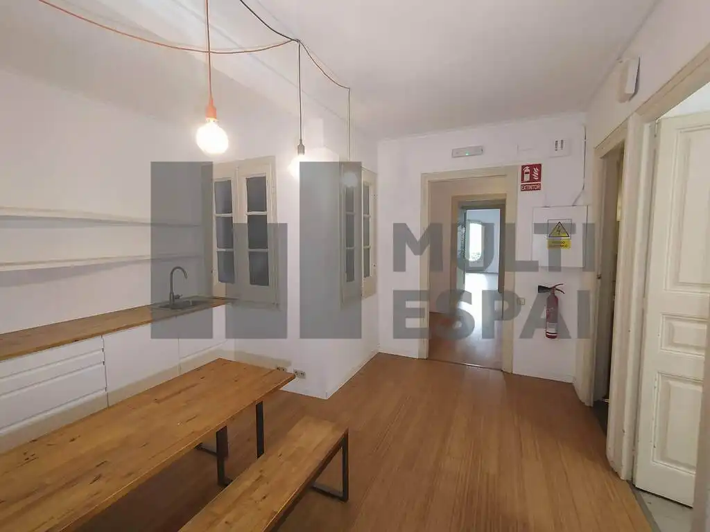 Cocina de Oficina de alquiler en Barcelona con Aire acondicionado