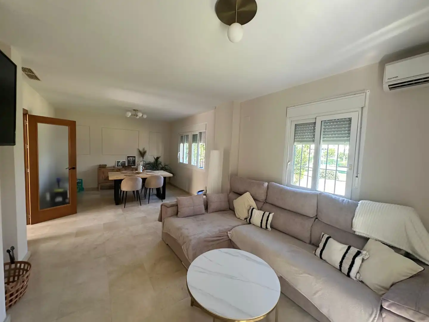 Living room of Detached homes for sale in Jerez de la Frontera  with Balcony and Community pool