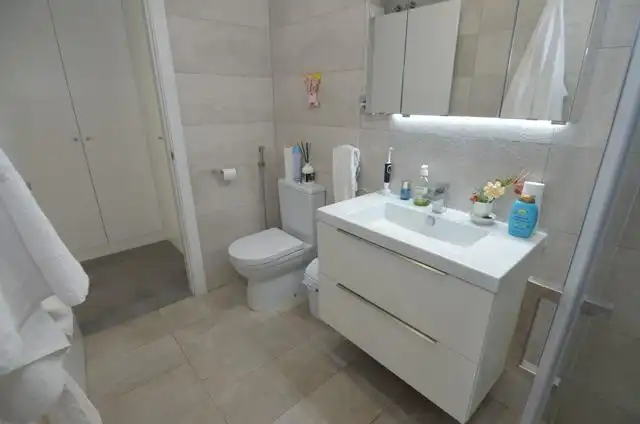 Bany de Pis en venda en Benalmádena amb Aire condicionat, Calefacció i Jardí privat