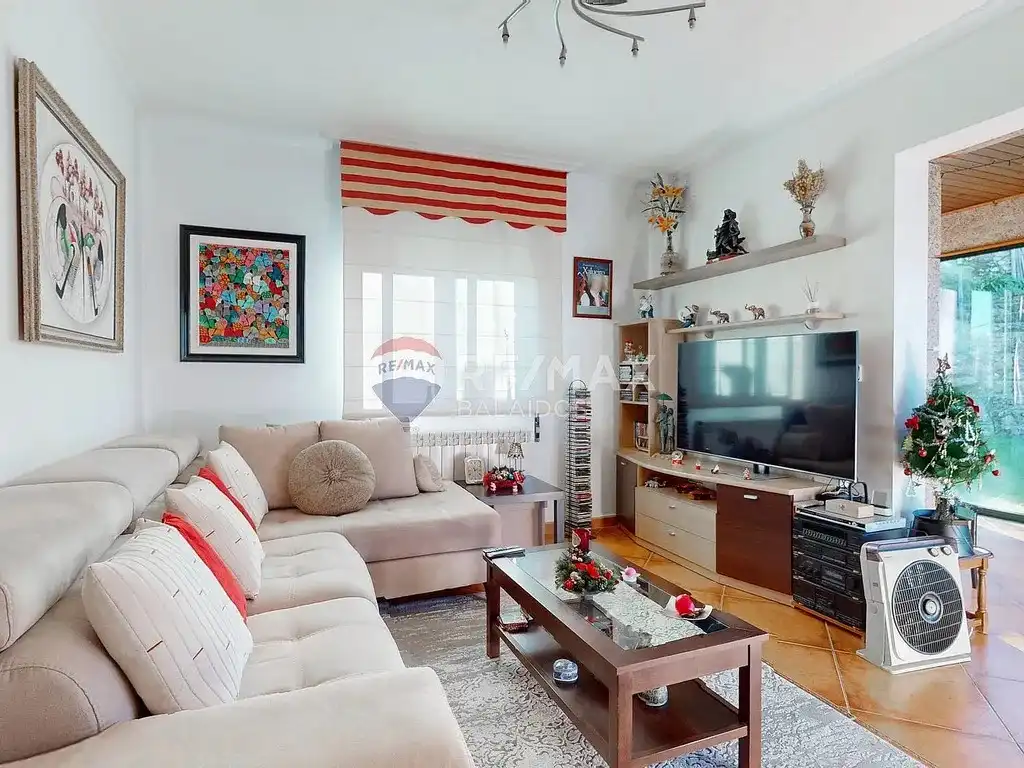Living room of Houses for sale in Vigo   with Heating, Private garden and Parquet flooring