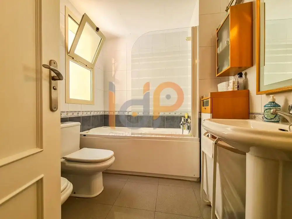 Badezimmer von Wohnung zum Verkauf in Huércal-Overa mit Klimaanlage, Abstellraum und Balkon