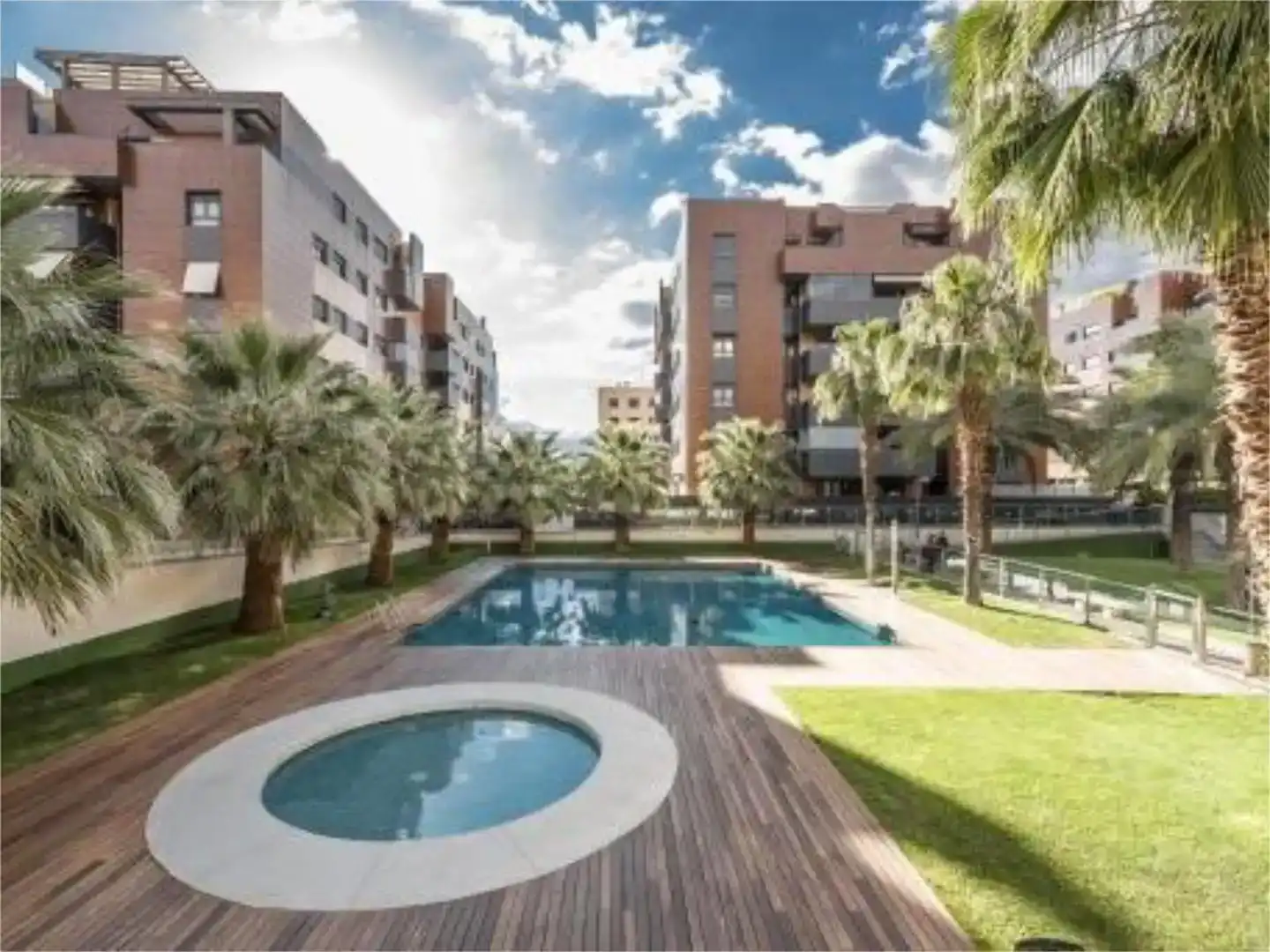 Piscina de Piso de alquiler en Granada con Aire acondicionado, Jardín privado y Parquet
