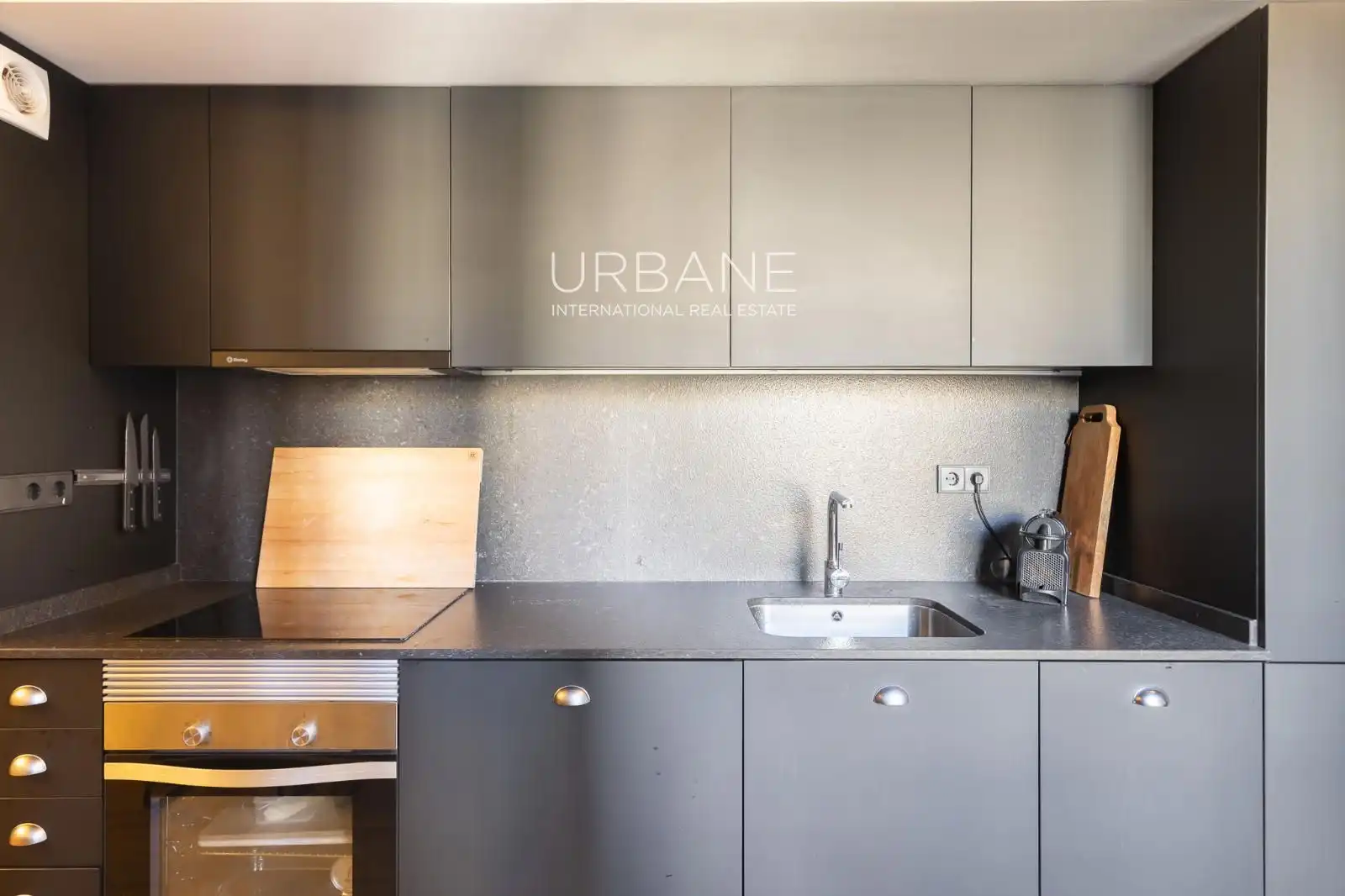 Küche von Wohnung zum Verkauf in Barcelona mit Klimaanlage, Heizung und Terrasse