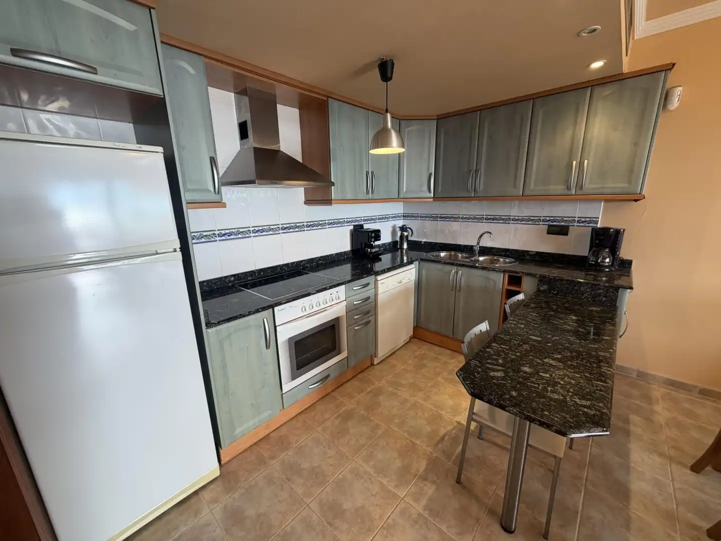 Cuina de Apartament en venda en La Ràpita amb Aire condicionat, Jardí privat i Terrassa