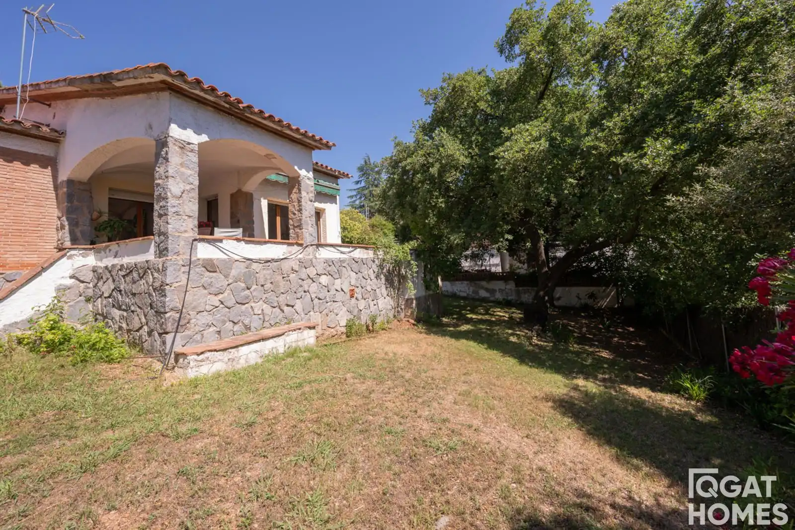 Exterior view of Houses for sale in Sant Cugat del Vallès  with Air Conditioner, Heating and Terrace