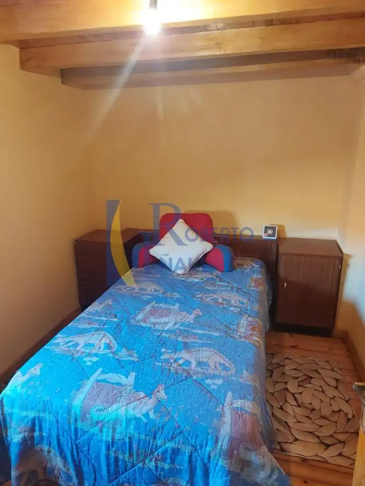 Dormitori de Casa adosada en venda en Cubillas de los Oteros amb Calefacció i Jardí privat