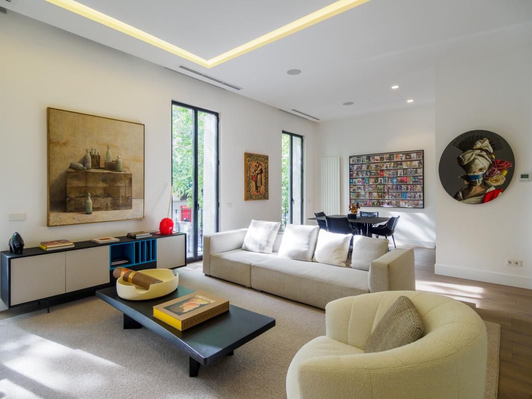 Sala d'estar de Pis en venda en  Madrid Capital amb Aire condicionat i Moblat