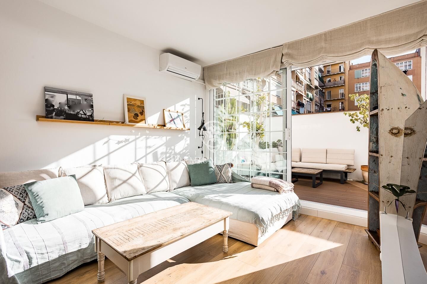 Living room of Flat for sale in  Barcelona Capital  with Air Conditioner, Heating and Terrace