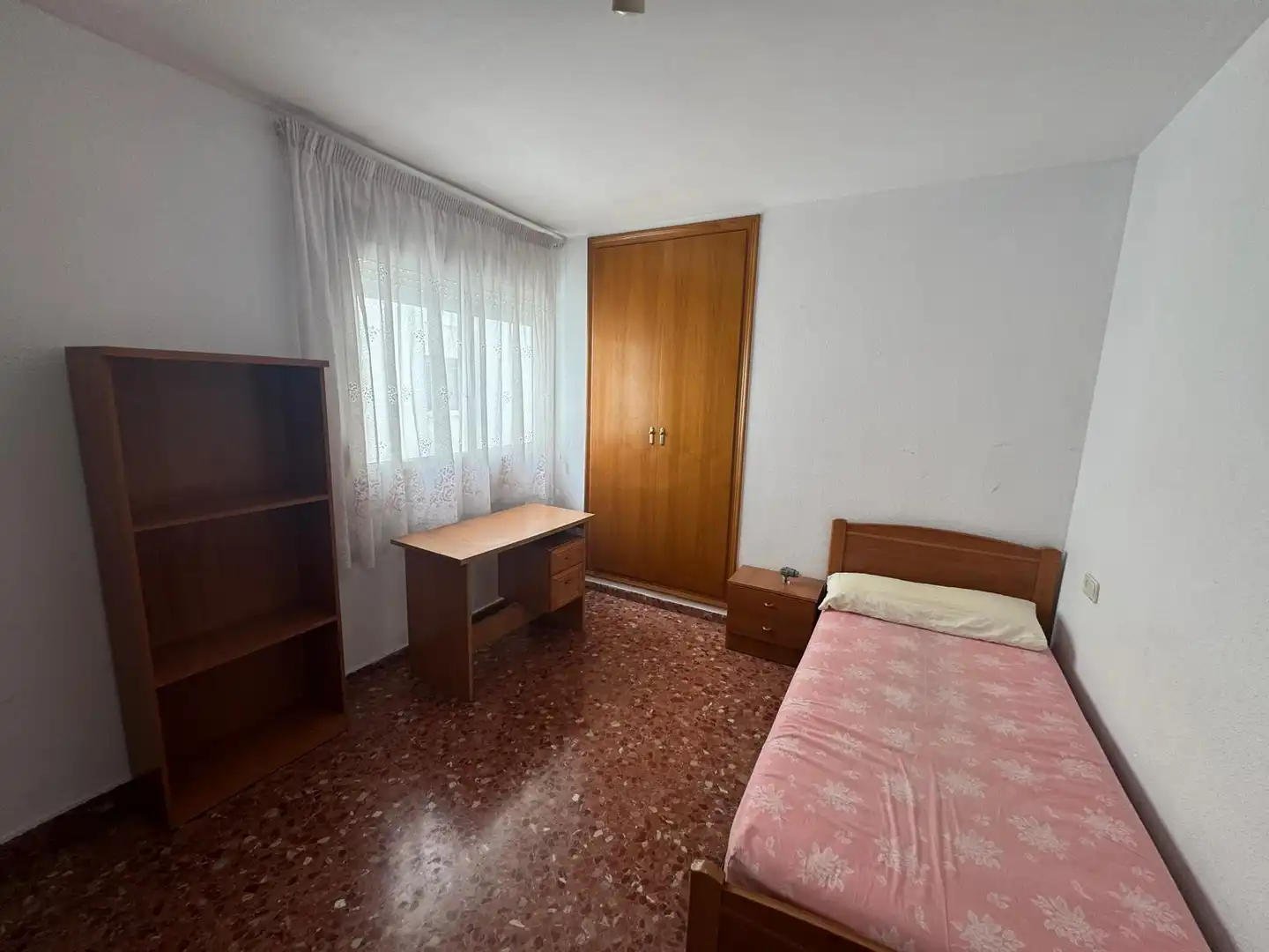 Habitación de Piso de alquiler en Burjassot con Amueblado y Balcón