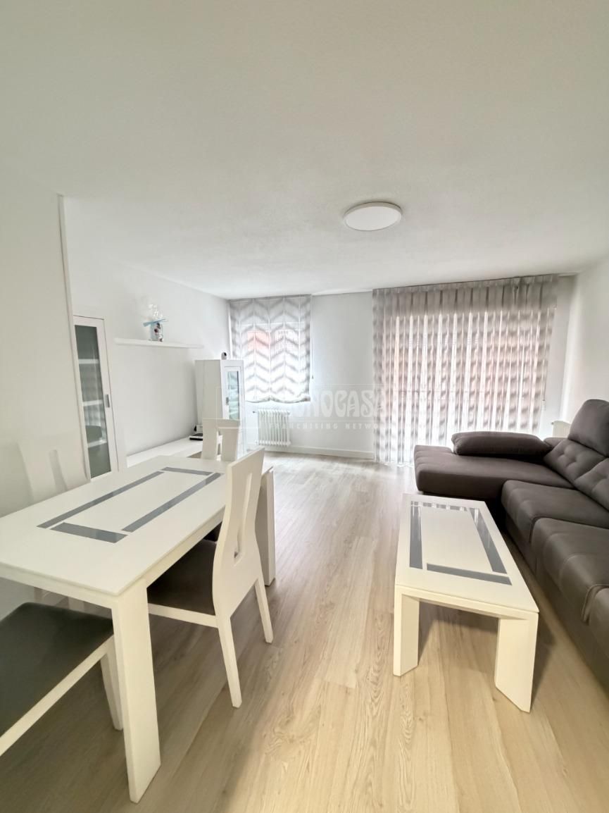 Living room of Flat for sale in  Madrid Capital  with Heating, Terrace and Balcony