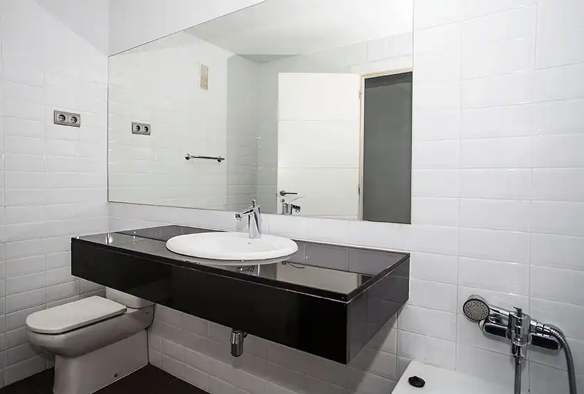 Baño de Piso de alquiler en Sant Cugat del Vallès con Calefacción, Terraza y Trastero