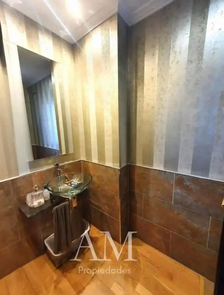 Bany de Casa o xalet en venda en Vigo  amb Calefacció, Jardí privat i Terrassa
