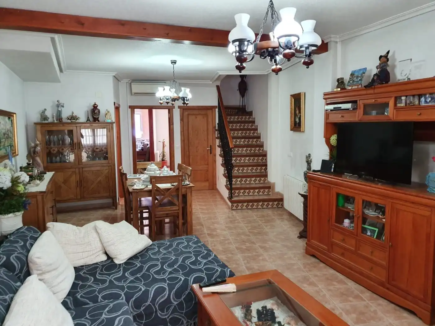 Einfamilien-Reihenhaus zum Verkauf in El Pinós / Pinoso mit Möbliert