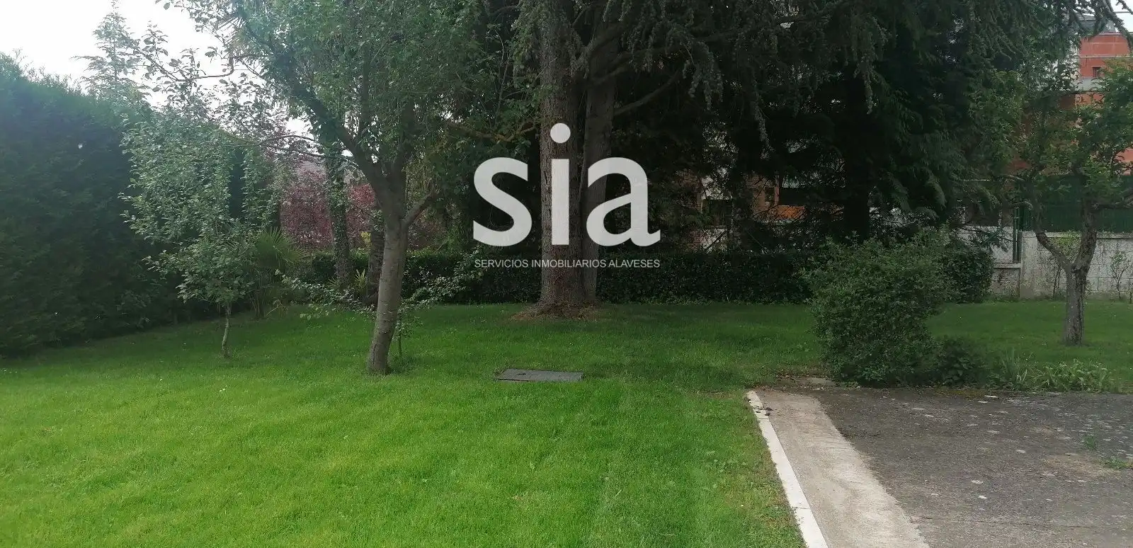 Jardí de Casa o xalet en venda en Vitoria - Gasteiz amb Calefacció i Traster