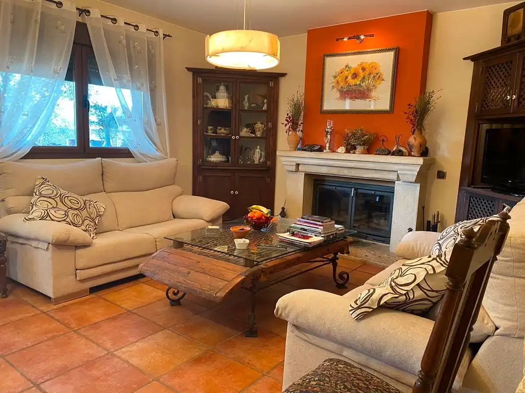 Sala d'estar de Casa o xalet en venda en Valjunquera amb Aire condicionat, Jardí privat i Terrassa