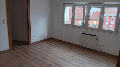 Foto 3 de Piso en venta en Calle Gutiérrez Herrero, 5, Versalles, Avilés