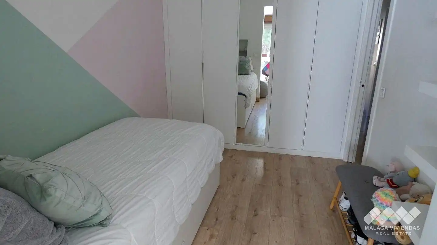Dormitori de Casa adosada en venda en Benalmádena amb Piscina comunitària