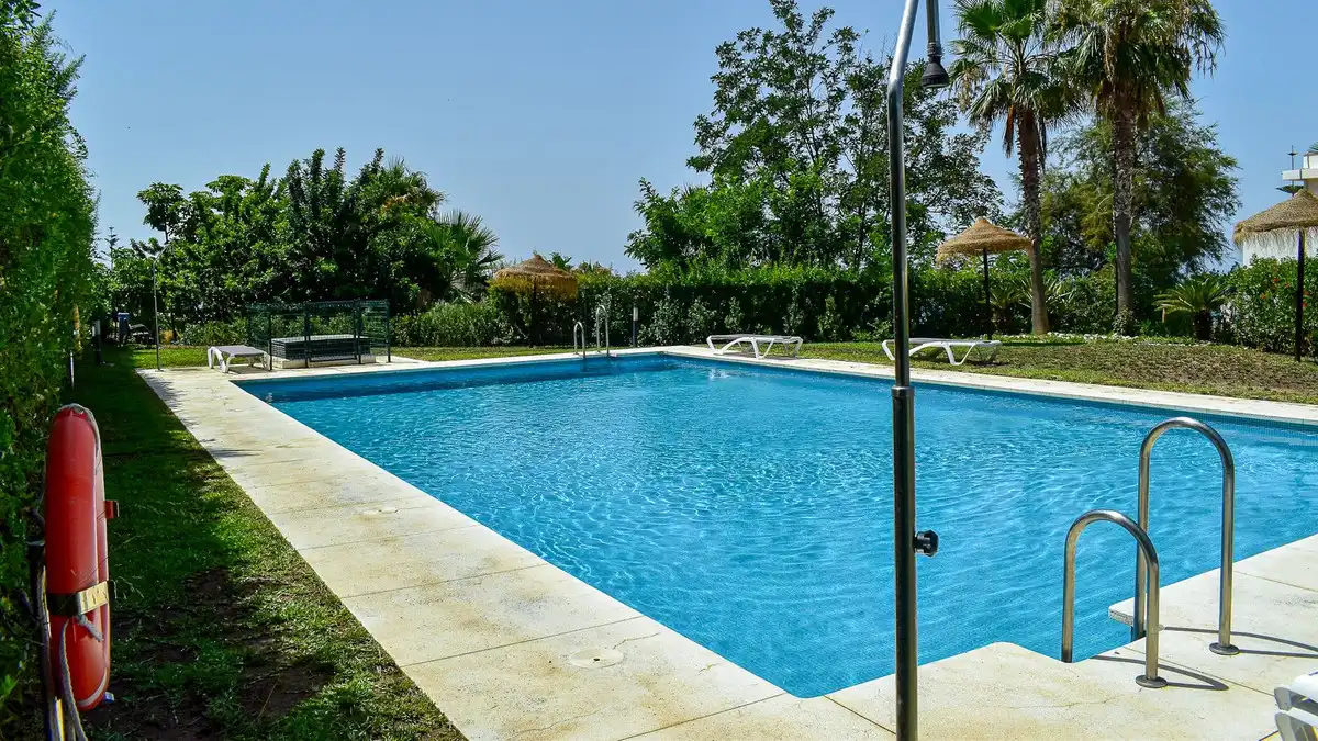 Piscina de Casa adosada en venda en Málaga amb Aire condicionat, Terrassa i Traster
