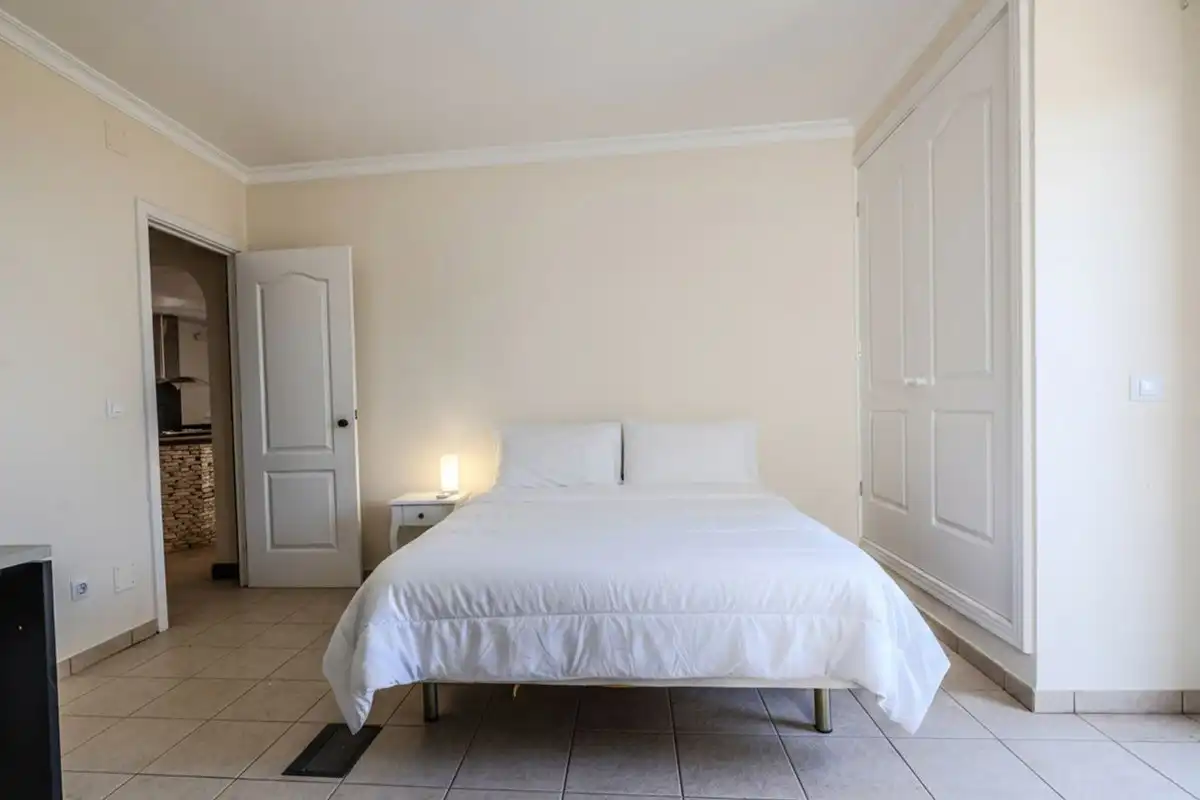 Dormitori de Casa o xalet en venda en Mijas amb Aire condicionat, Jardí privat i Terrassa