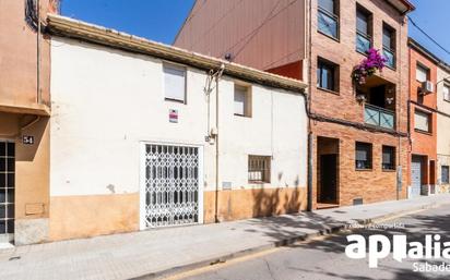 Vista exterior de Casa o xalet en venda en Castellar del Vallès amb Calefacció i Jardí privat