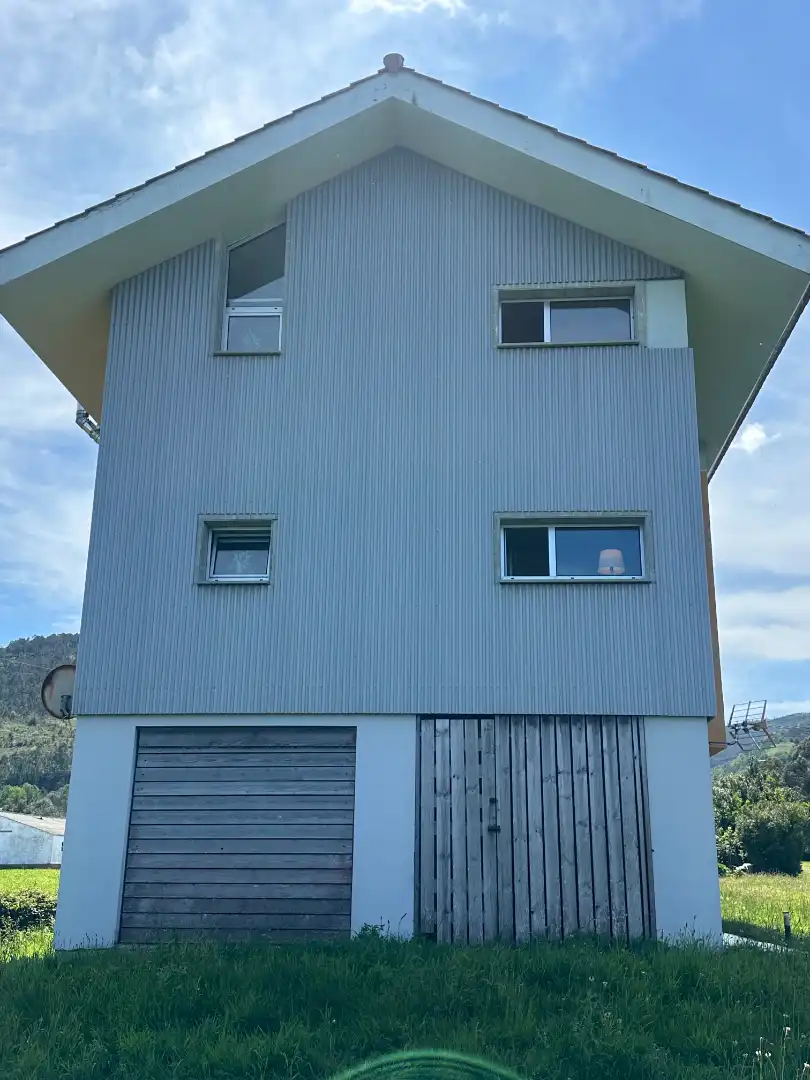 Vista exterior de Casa o xalet en venda en Cudillero amb Calefacció, Jardí privat i Parquet