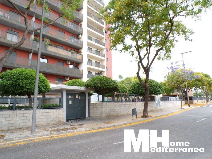Exterior view of Flat for sale in Paterna  with Heating, Terrace and Storage room