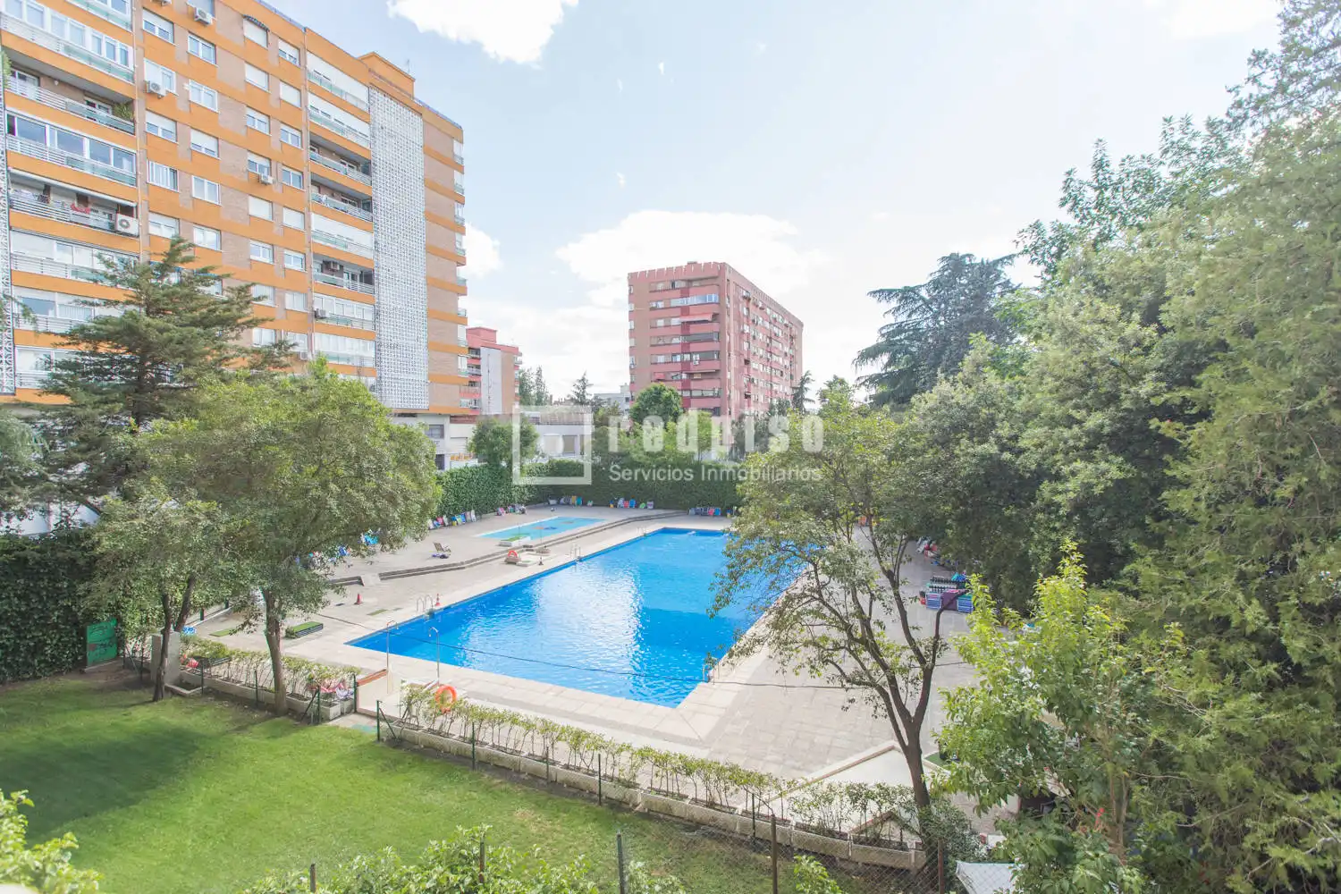 Schwimmbecken von Wohnung zum Verkauf in Madrid mit Klimaanlage, Heizung und Privatgarten