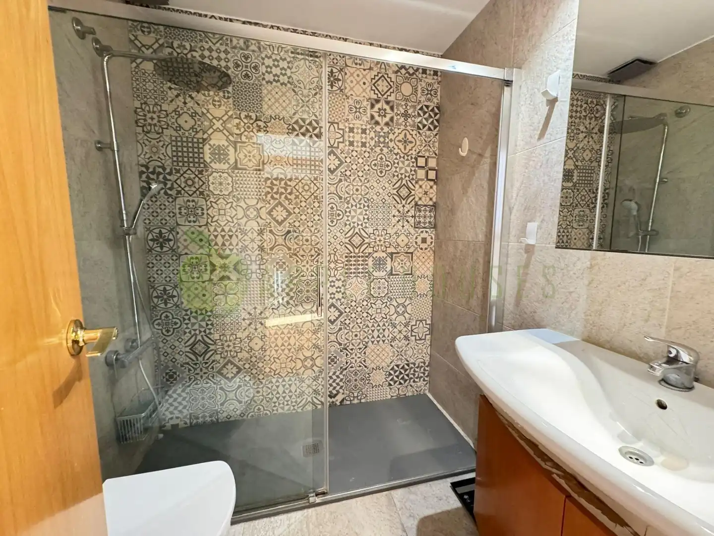 Baño de Dúplex en venta en Sitges con Aire acondicionado, Calefacción y Jardín privado