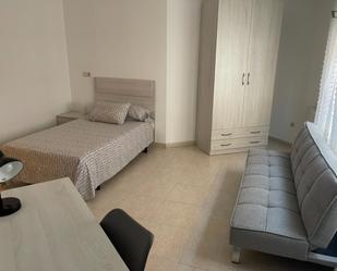 Apartment to share in Salesas