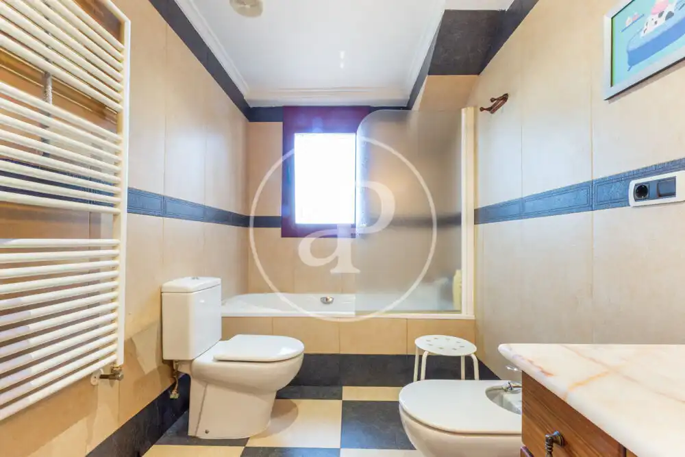 Baño de Casa o chalet en venta en Sagunto / Sagunt con Aire acondicionado, Calefacción y Jardín privado
