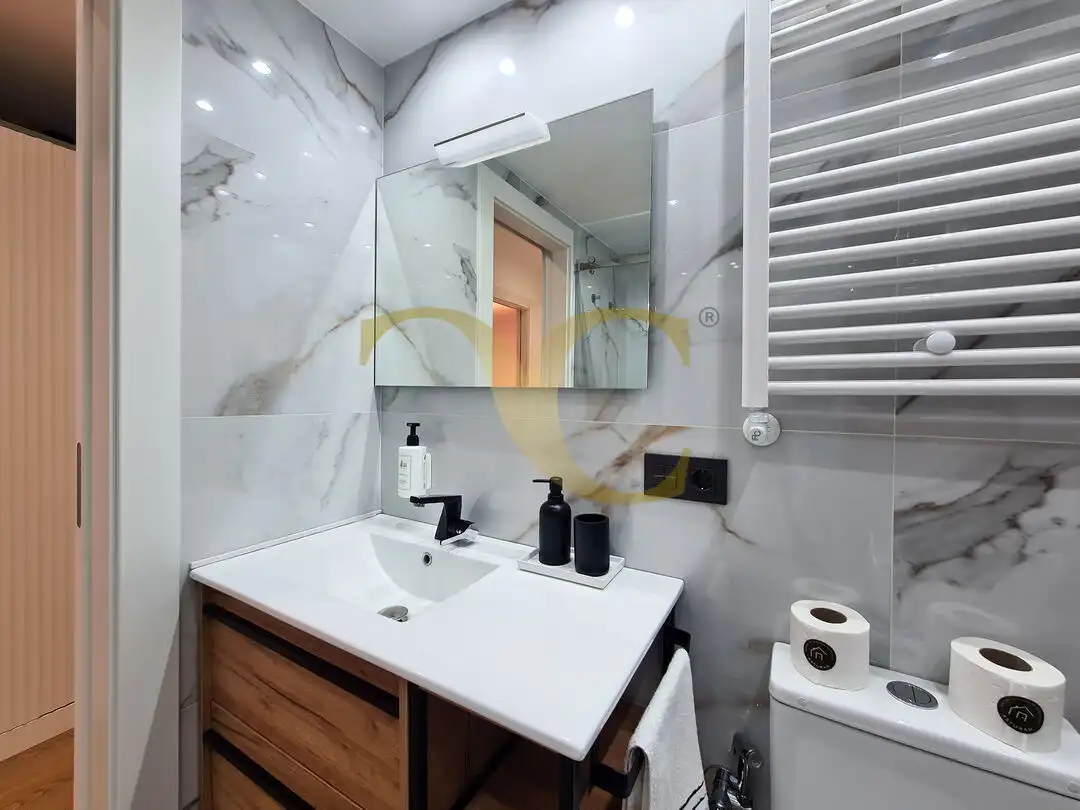 Badezimmer von Wohnung zur Miete in Oviedo  mit Heizung, Terrasse und Möbliert