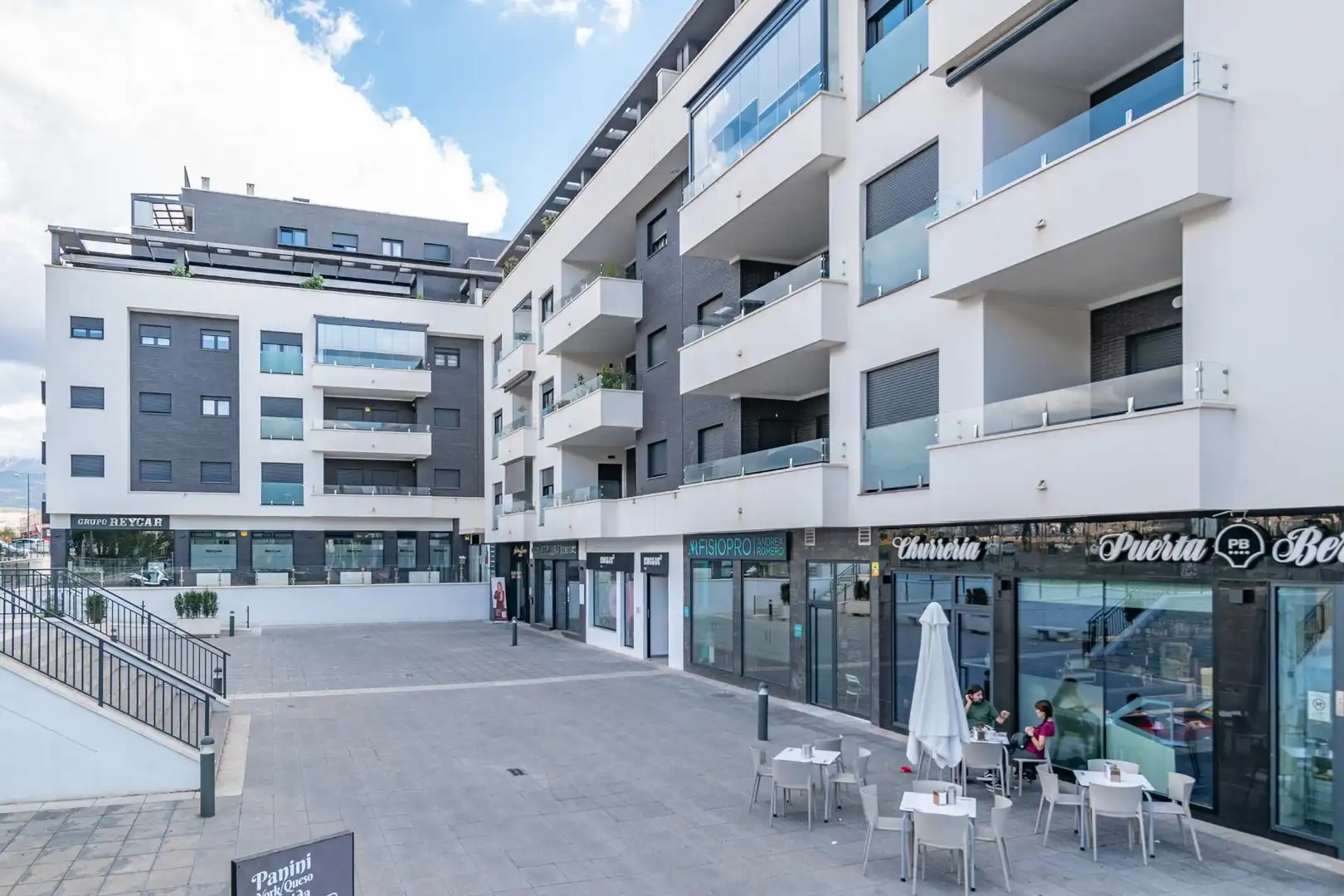 Vista exterior de Pis en venda en Armilla amb Calefacció, Terrassa i Traster