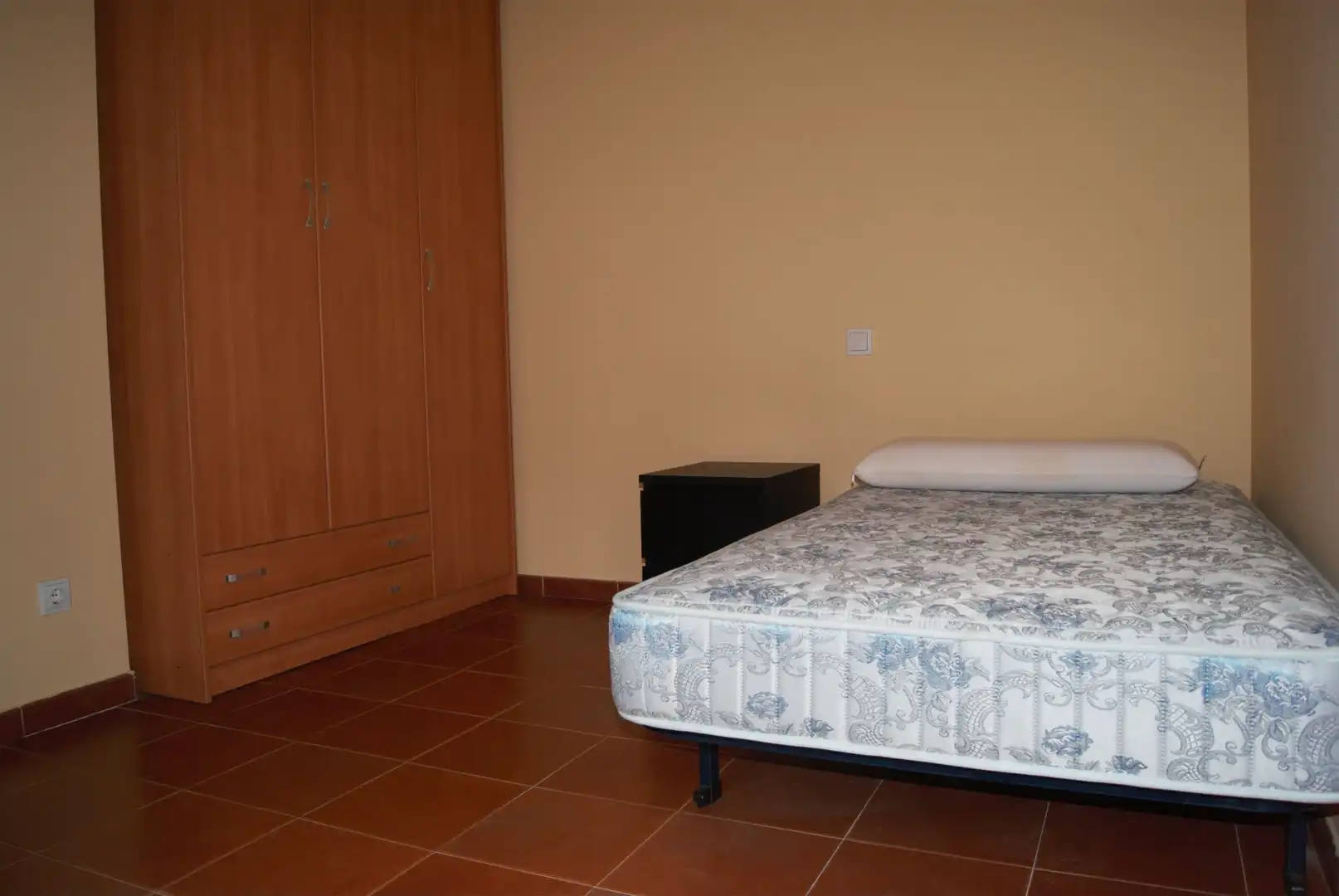 Habitación de Casa adosada de alquiler en Ávila con Calefacción, Terraza y Amueblado
