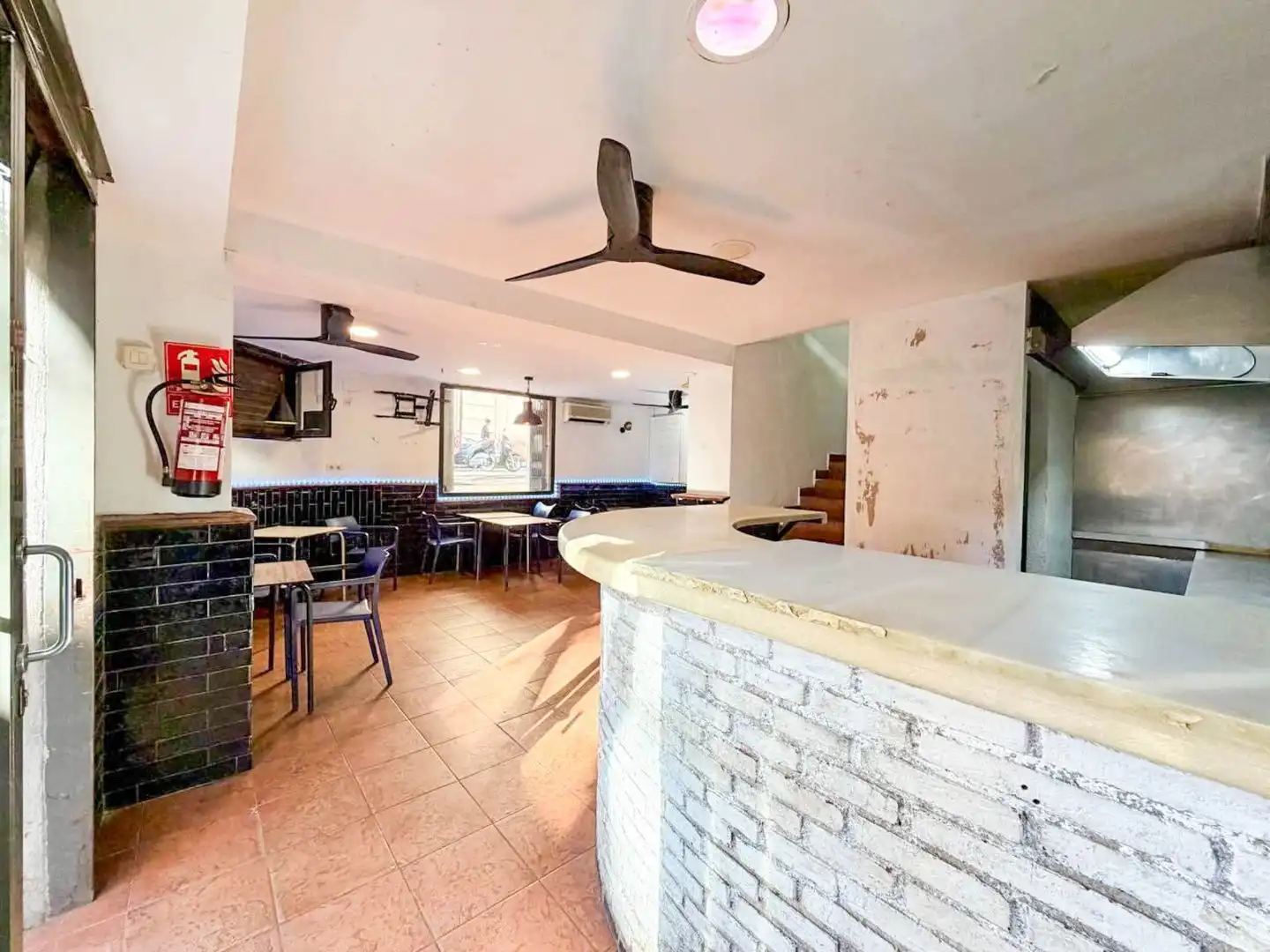 Commercial properties for sale in Barcelona  with Air Conditioner and Heating