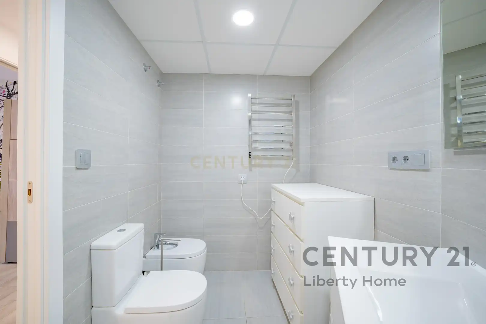 Bathroom of Apartments for rent in Valencia  with Air Conditioner, Private garden and Oven