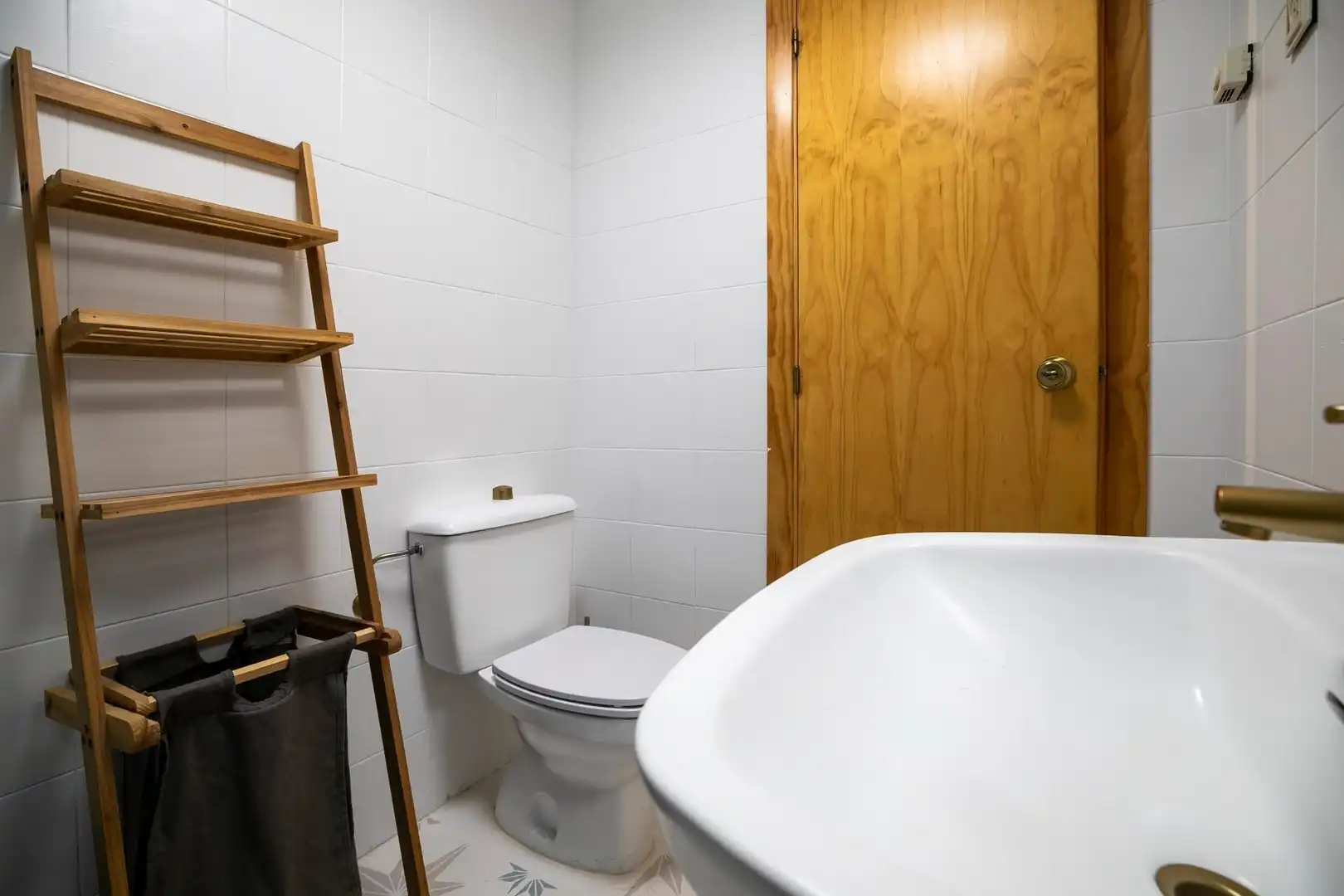 Bathroom of Flat for sale in Jaca  with Heating, Parquet flooring and Terrace