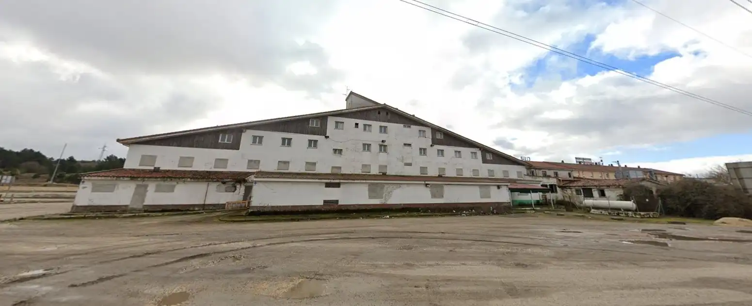 Edificio en venta en Calle el Charquillo, Monasterio de Rodilla