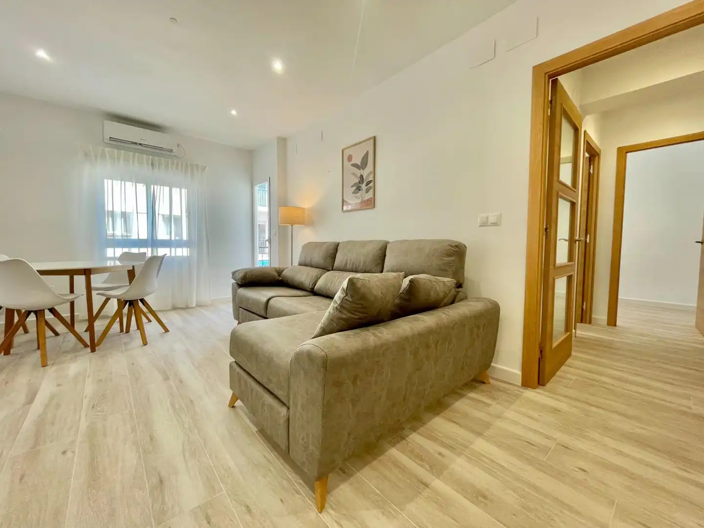 Sala d'estar de Pis de lloguer en Córdoba amb Aire condicionat, Terrassa i Moblat