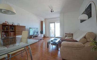 Sala d'estar de Apartament en venda en Roquetas de Mar amb Aire condicionat i Terrassa