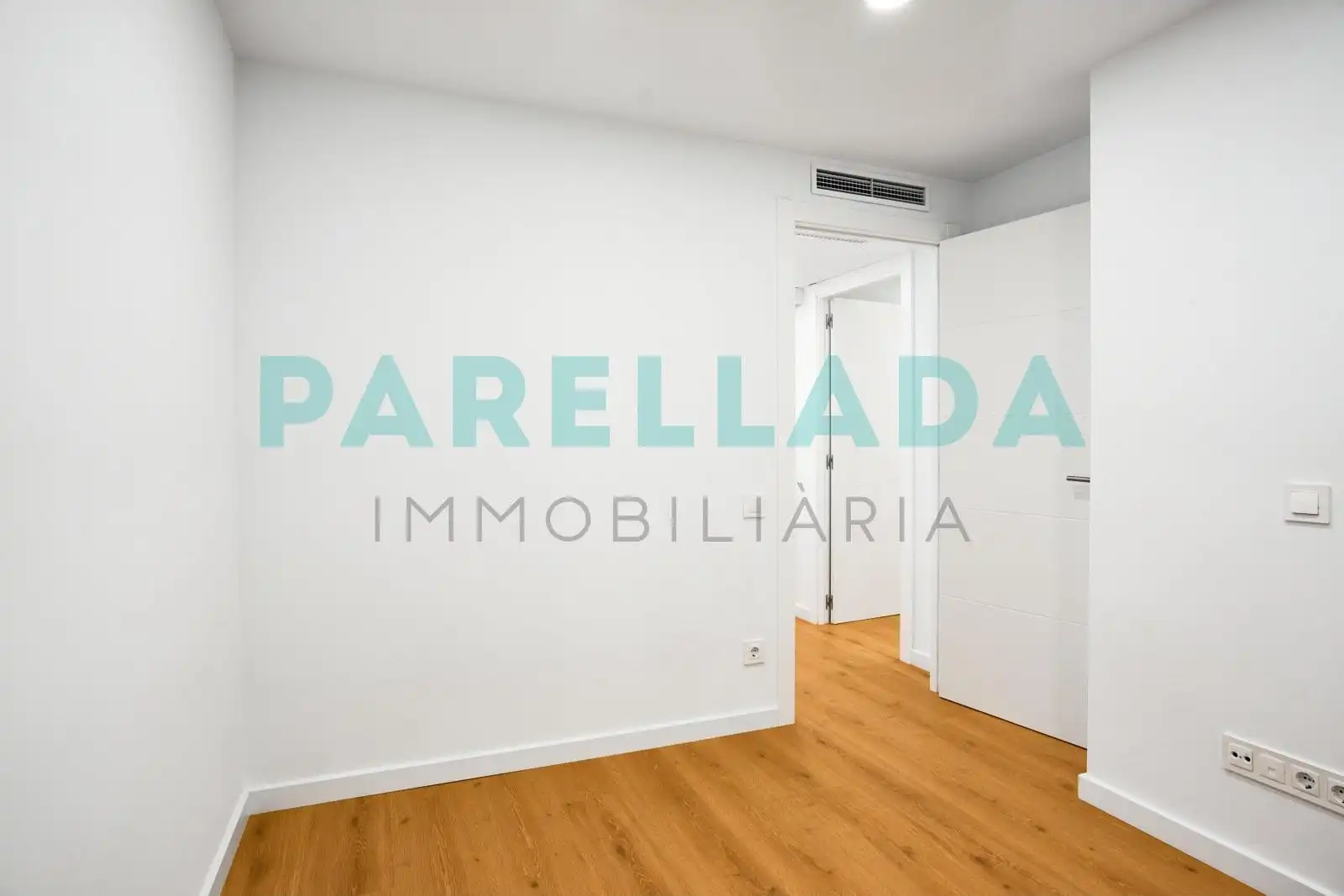 Bedroom of Flat for sale in Badalona  with Air Conditioner, Heating and Parquet flooring